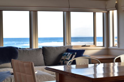 The Strand ~ On The Edge Of The Beach - E Caravan Parks 16