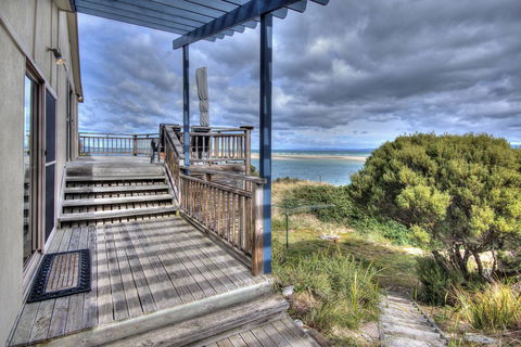 The Strand ~ On The Edge Of The Beach - E Caravan Parks 5