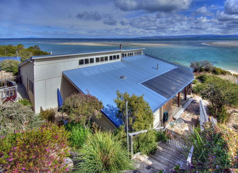 The Strand ~ On The Edge Of The Beach - E Caravan Parks 13