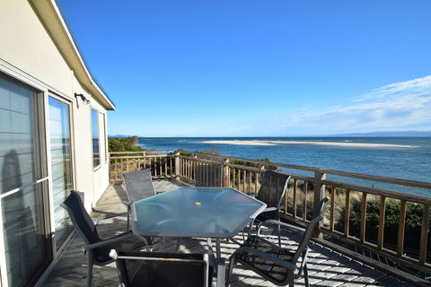 The Strand ~ On The Edge Of The Beach - E Caravan Parks 14
