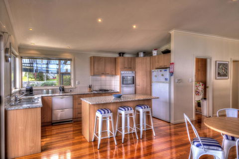 The Strand ~ On The Edge Of The Beach - E Caravan Parks 11