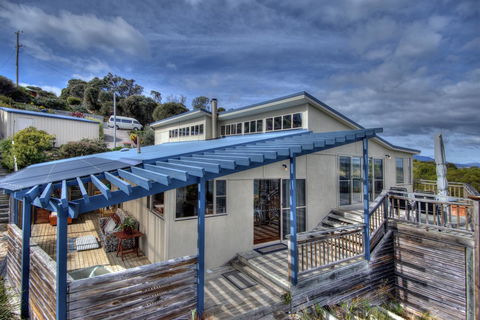The Strand ~ On The Edge Of The Beach - E Caravan Parks 8