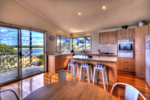 The Strand ~ On The Edge Of The Beach - E Caravan Parks 6
