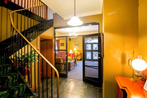 The Tasmanian Inn - E Caravan Parks 34
