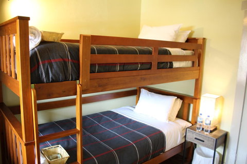 The Tasmanian Inn - E Caravan Parks 24