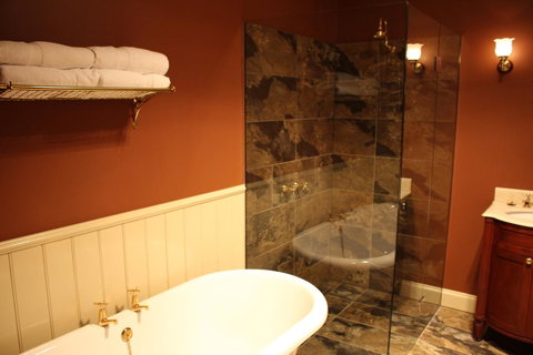 The Tasmanian Inn - E Caravan Parks 12