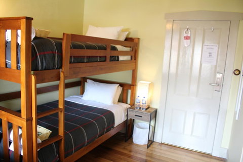 The Tasmanian Inn - E Caravan Parks 23