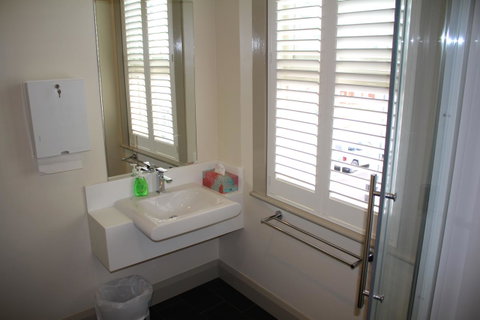 The Tasmanian Inn - E Caravan Parks 32