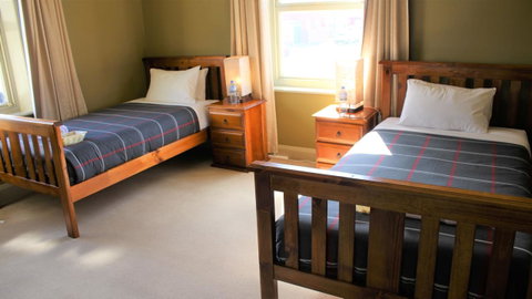 The Tasmanian Inn - E Caravan Parks 15