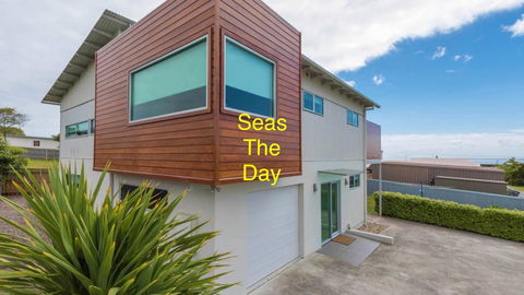 Seas The Day - Seaside Getaway - E Caravan Parks 1