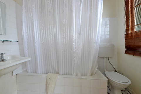 Edinburgh Gallery Bed & Breakfast - E Caravan Parks 36