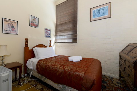 Edinburgh Gallery Bed & Breakfast - E Caravan Parks 28
