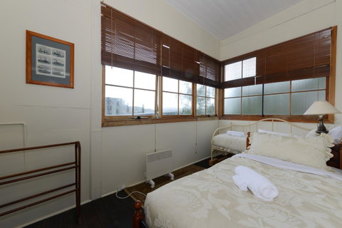 Edinburgh Gallery Bed & Breakfast - E Caravan Parks 35