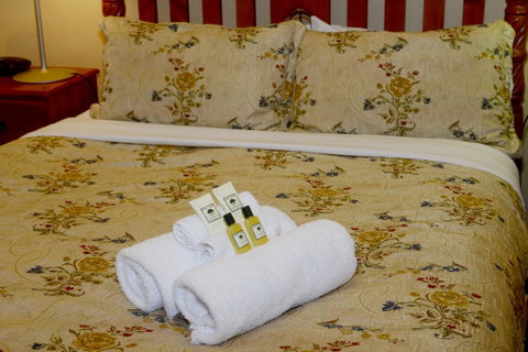 Edinburgh Gallery Bed & Breakfast - E Caravan Parks 44