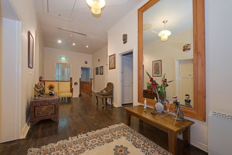 Edinburgh Gallery Bed & Breakfast - E Caravan Parks 4