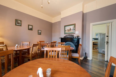 Edinburgh Gallery Bed & Breakfast - E Caravan Parks 6
