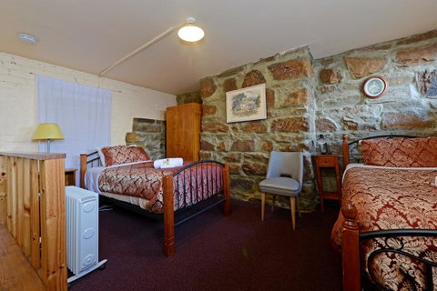 Edinburgh Gallery Bed & Breakfast - E Caravan Parks 10
