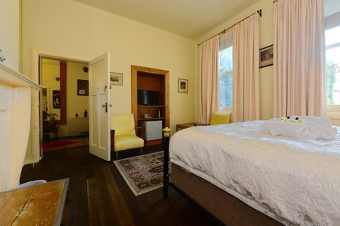 Edinburgh Gallery Bed & Breakfast - E Caravan Parks 23