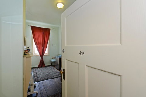 Edinburgh Gallery Bed & Breakfast - E Caravan Parks 26