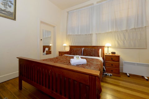 Edinburgh Gallery Bed & Breakfast - E Caravan Parks 11