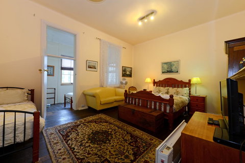 Edinburgh Gallery Bed & Breakfast - E Caravan Parks 38