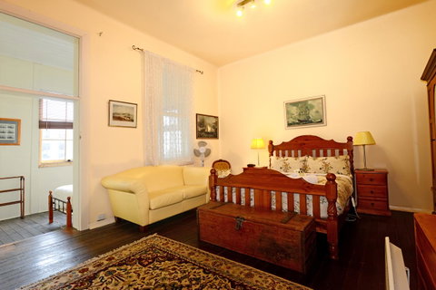 Edinburgh Gallery Bed & Breakfast - E Caravan Parks 34