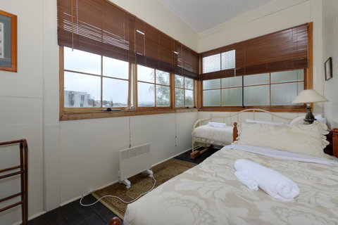 Edinburgh Gallery Bed & Breakfast - E Caravan Parks 37