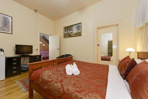 Edinburgh Gallery Bed & Breakfast - E Caravan Parks 19