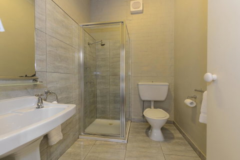 Edinburgh Gallery Bed & Breakfast - E Caravan Parks 15
