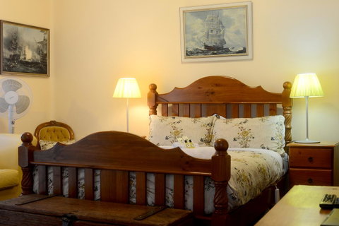 Edinburgh Gallery Bed & Breakfast - E Caravan Parks 43
