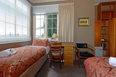 Edinburgh Gallery Bed & Breakfast - E Caravan Parks 8