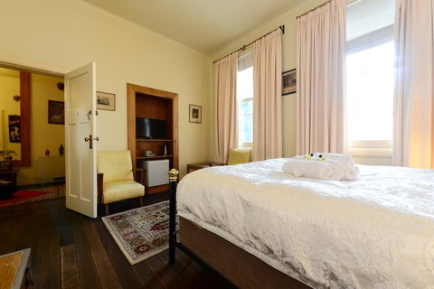 Edinburgh Gallery Bed & Breakfast - E Caravan Parks 21
