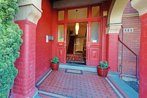 Edinburgh Gallery Bed & Breakfast - E Caravan Parks 1