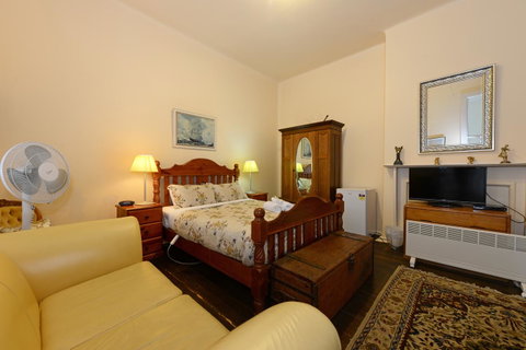 Edinburgh Gallery Bed & Breakfast - E Caravan Parks 41