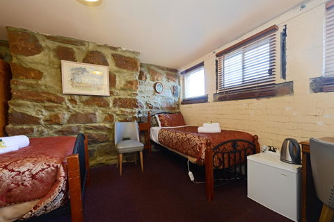 Edinburgh Gallery Bed & Breakfast - E Caravan Parks 9