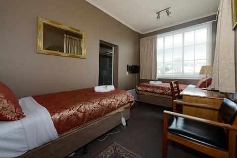 Edinburgh Gallery Bed & Breakfast - E Caravan Parks 7
