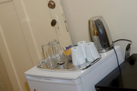 Edinburgh Gallery Bed & Breakfast - E Caravan Parks 17