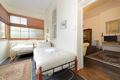 Edinburgh Gallery Bed & Breakfast - E Caravan Parks 39