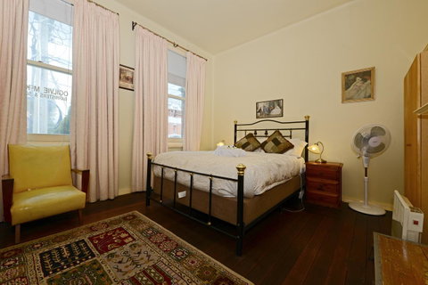Edinburgh Gallery Bed & Breakfast - E Caravan Parks 25
