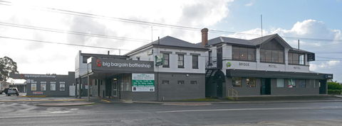 Bridge Hotel - E Caravan Parks 13