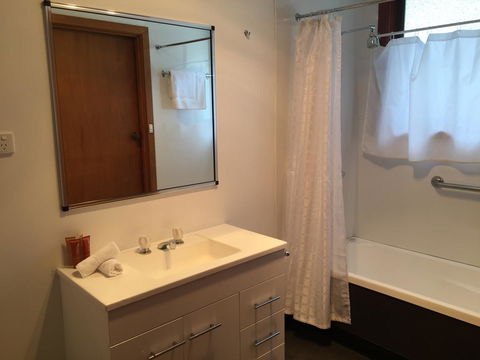 Regatta Point Tavern & Holiday Villas - E Caravan Parks 3