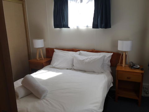Regatta Point Tavern & Holiday Villas - E Caravan Parks 25