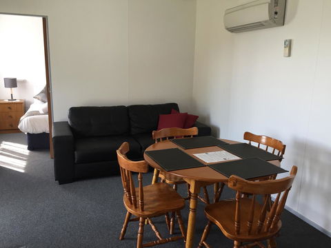 Regatta Point Tavern & Holiday Villas - E Caravan Parks 18