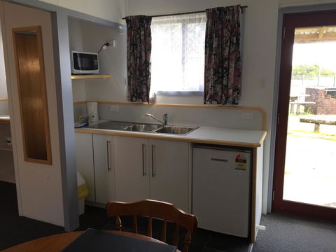 Regatta Point Tavern & Holiday Villas - E Caravan Parks 17