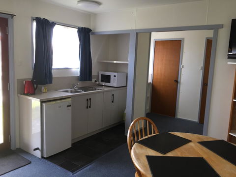 Regatta Point Tavern & Holiday Villas - E Caravan Parks 1