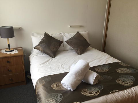 Regatta Point Tavern & Holiday Villas - E Caravan Parks 19