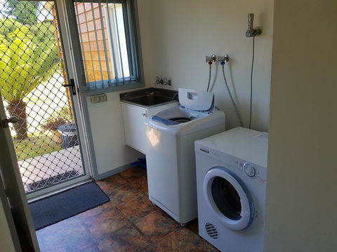 Regatta Point Tavern & Holiday Villas - E Caravan Parks 31