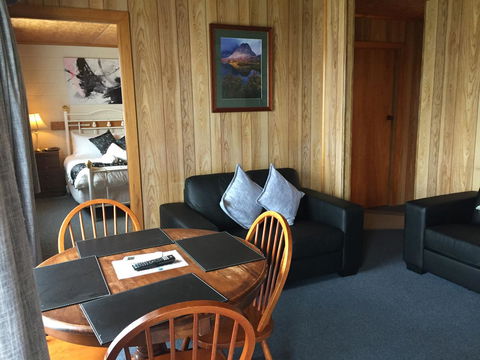 Regatta Point Tavern & Holiday Villas - E Caravan Parks 13