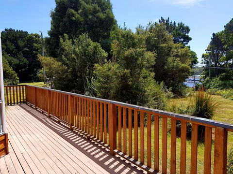 Regatta Point Tavern & Holiday Villas - E Caravan Parks 32