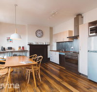 Devine Stays - Westside Apartment on Elizabeth - E Caravan Parks
